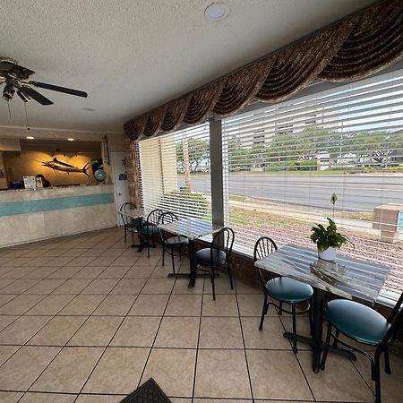 Hole Inn The Wall Hotel - Fort Walton Beach - Sunset Plaza - Nearby Beaches & Hurlburt Eksteriør billede