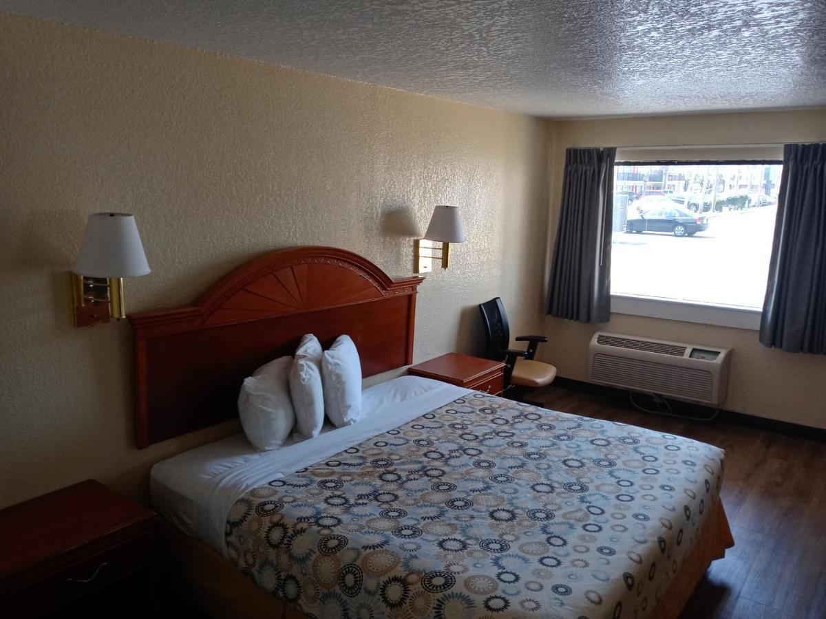 Hole Inn The Wall Hotel - Fort Walton Beach - Sunset Plaza - Nearby Beaches & Hurlburt Eksteriør billede