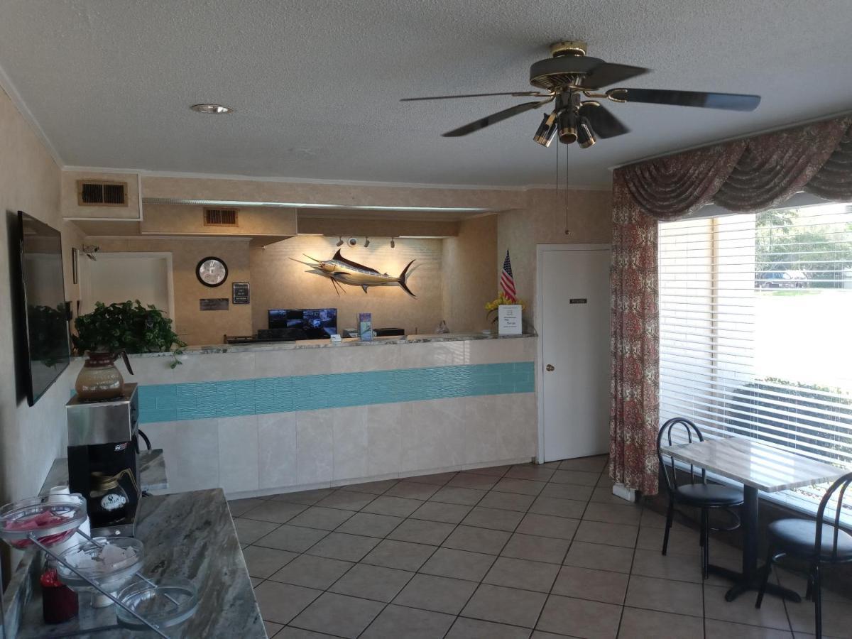 Hole Inn The Wall Hotel - Fort Walton Beach - Sunset Plaza - Nearby Beaches & Hurlburt Eksteriør billede