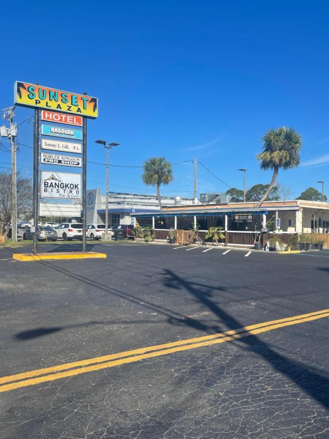 Hole Inn The Wall Hotel - Fort Walton Beach - Sunset Plaza - Nearby Beaches & Hurlburt Eksteriør billede