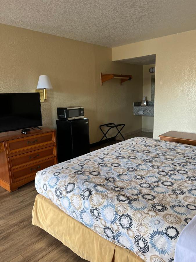 Hole Inn The Wall Hotel - Fort Walton Beach - Sunset Plaza - Nearby Beaches & Hurlburt Eksteriør billede