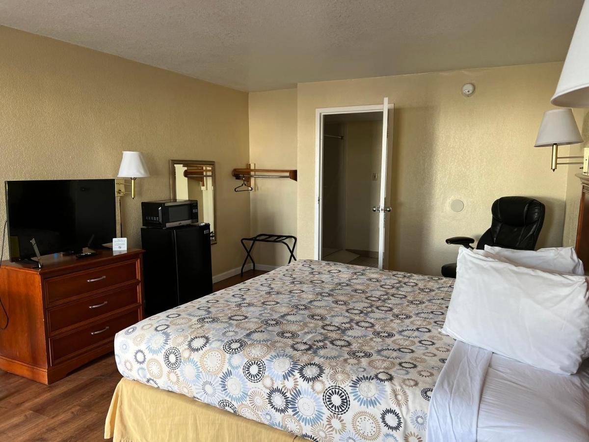 Hole Inn The Wall Hotel - Fort Walton Beach - Sunset Plaza - Nearby Beaches & Hurlburt Eksteriør billede