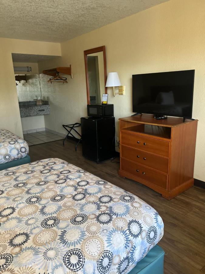 Hole Inn The Wall Hotel - Fort Walton Beach - Sunset Plaza - Nearby Beaches & Hurlburt Eksteriør billede