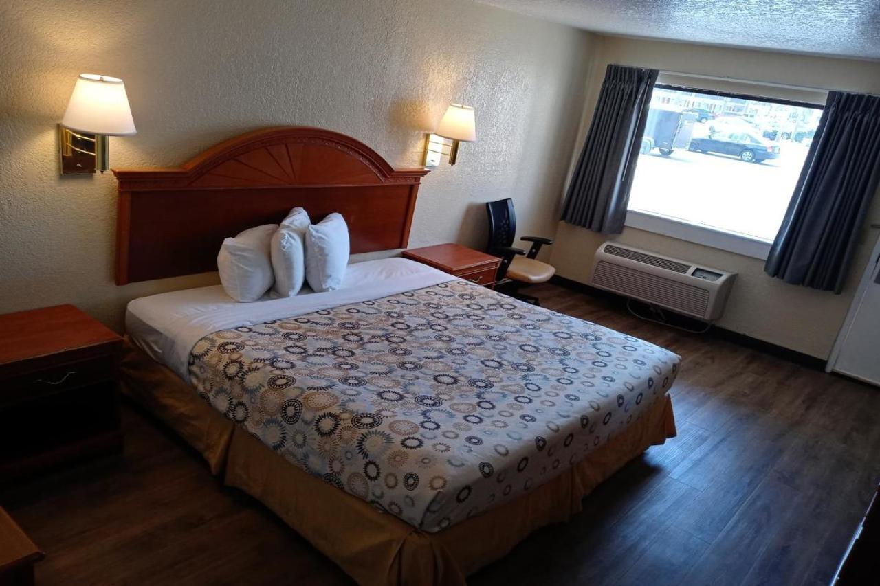 Hole Inn The Wall Hotel - Fort Walton Beach - Sunset Plaza - Nearby Beaches & Hurlburt Eksteriør billede