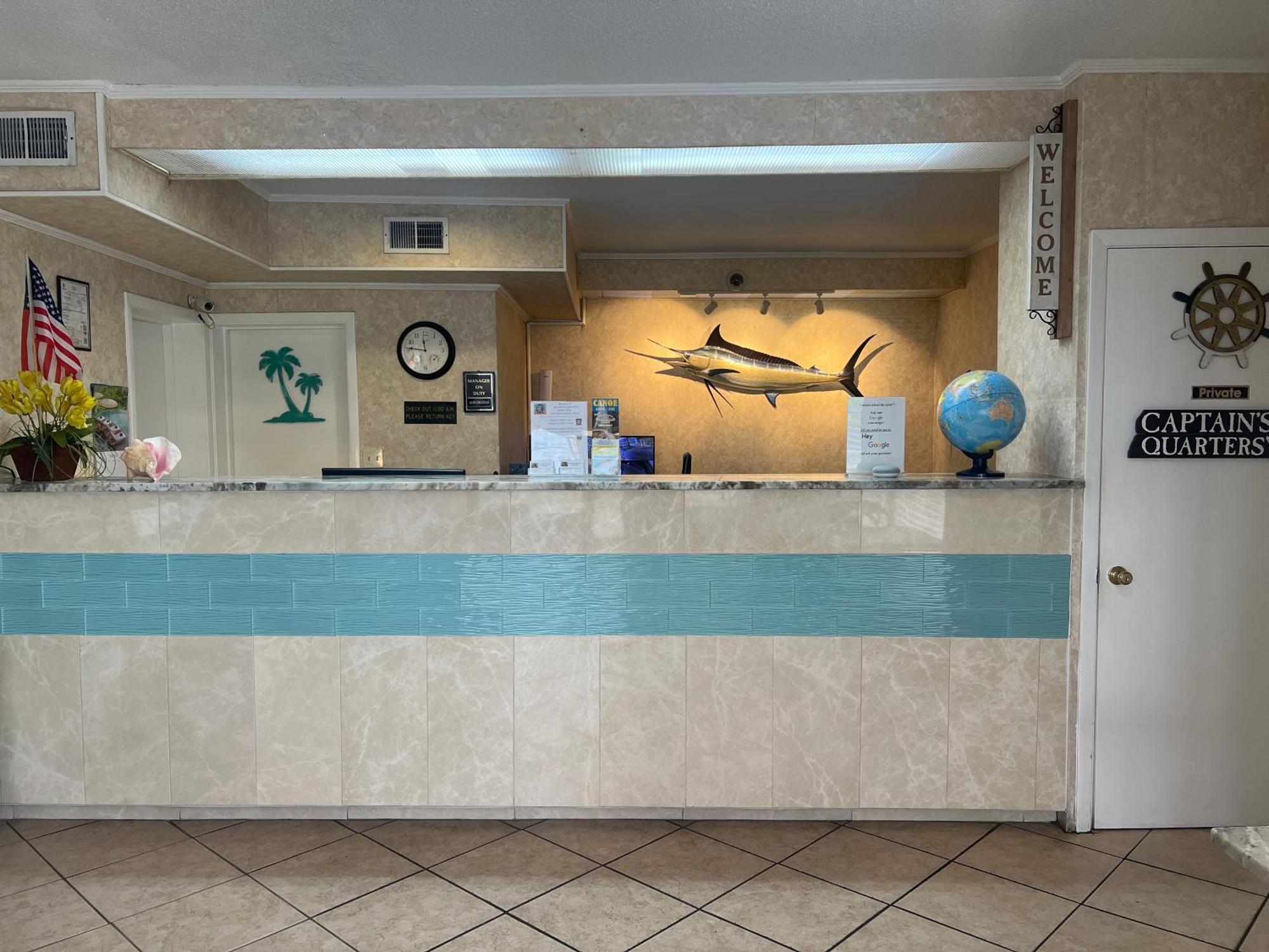 Hole Inn The Wall Hotel - Fort Walton Beach - Sunset Plaza - Nearby Beaches & Hurlburt Eksteriør billede