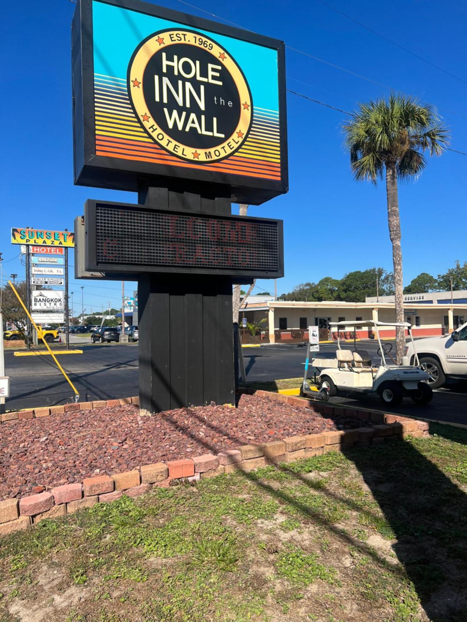 Hole Inn The Wall Hotel - Fort Walton Beach - Sunset Plaza - Nearby Beaches & Hurlburt Eksteriør billede