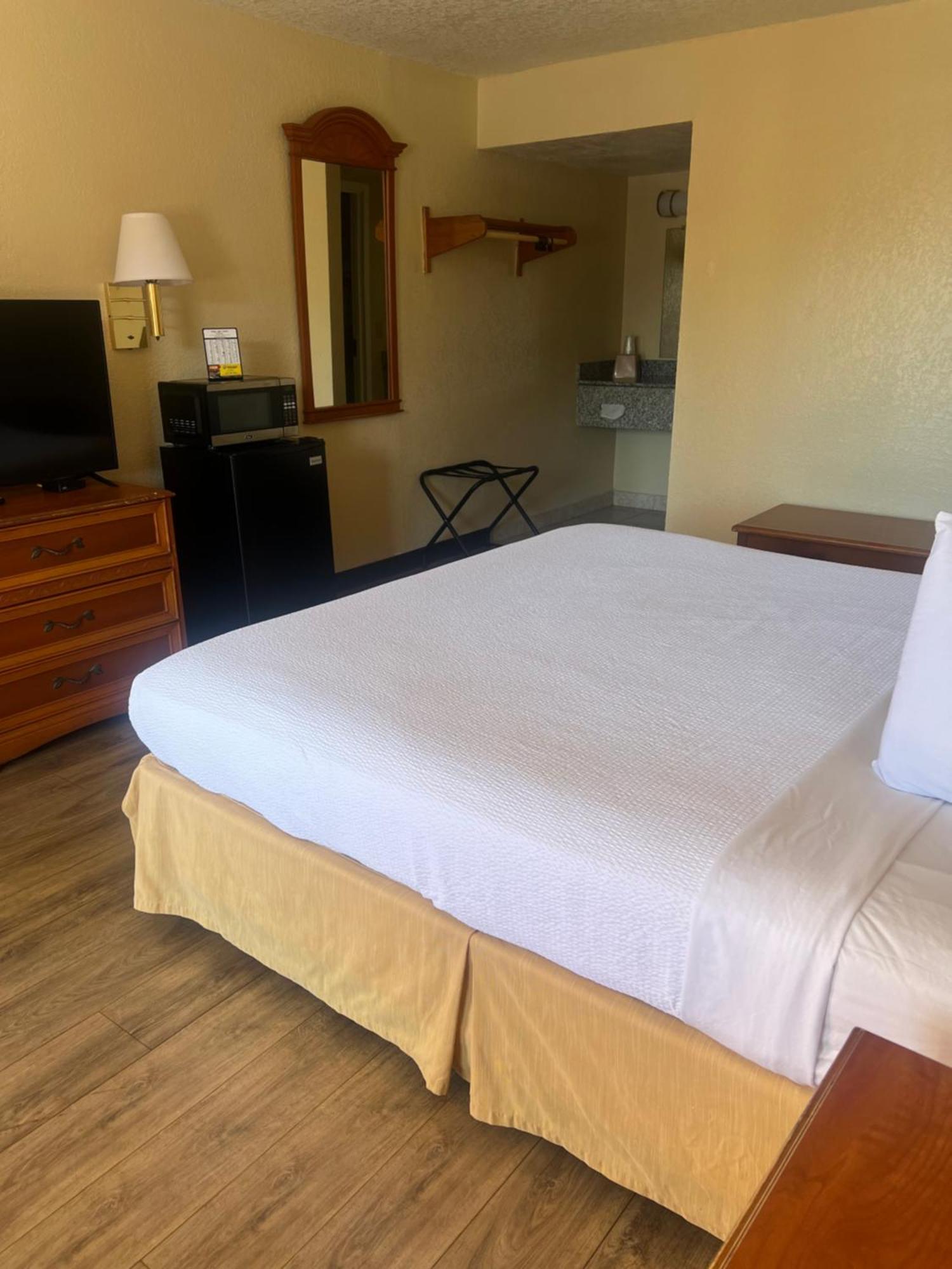 Hole Inn The Wall Hotel - Fort Walton Beach - Sunset Plaza - Nearby Beaches & Hurlburt Eksteriør billede