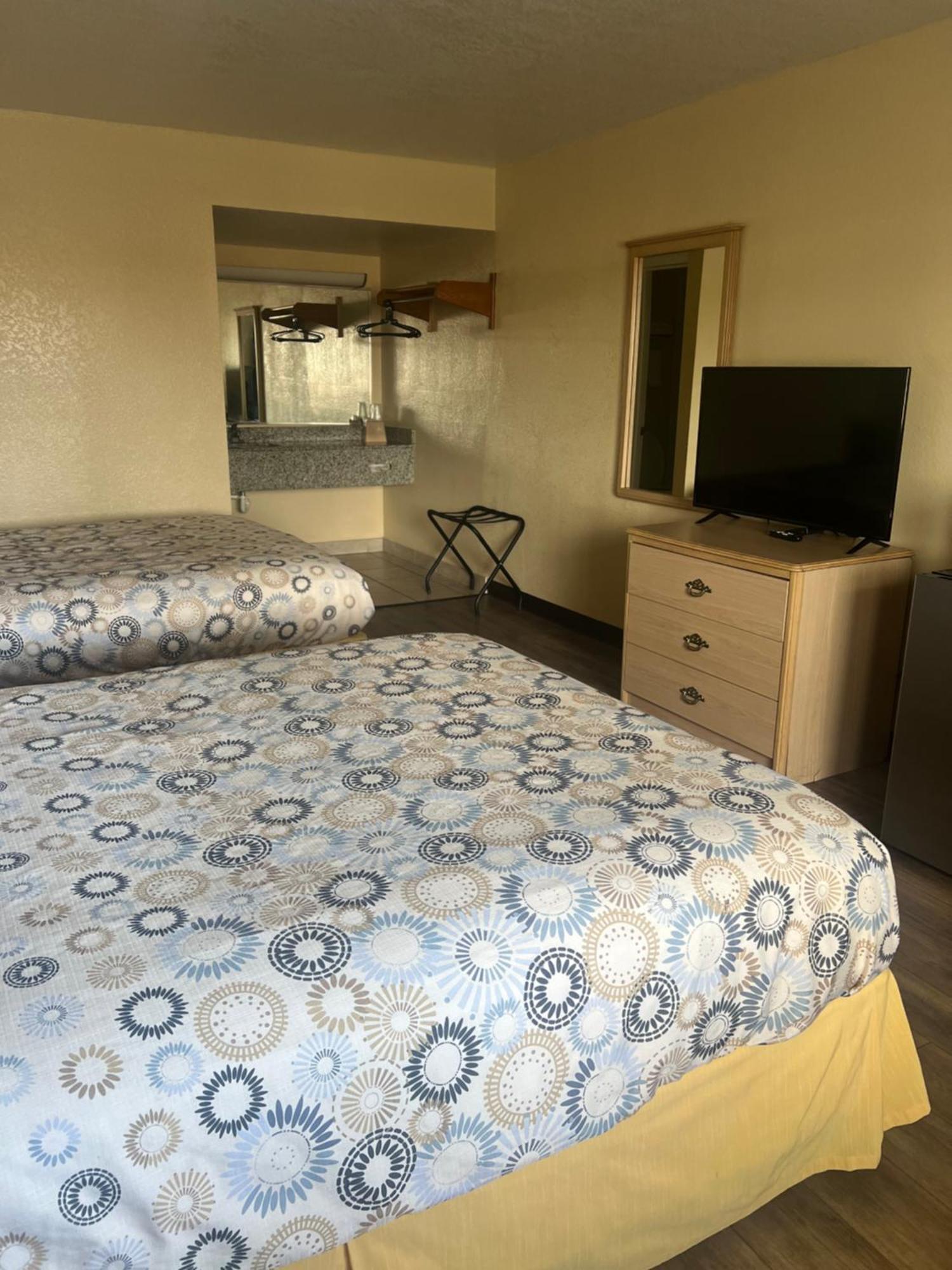 Hole Inn The Wall Hotel - Fort Walton Beach - Sunset Plaza - Nearby Beaches & Hurlburt Eksteriør billede