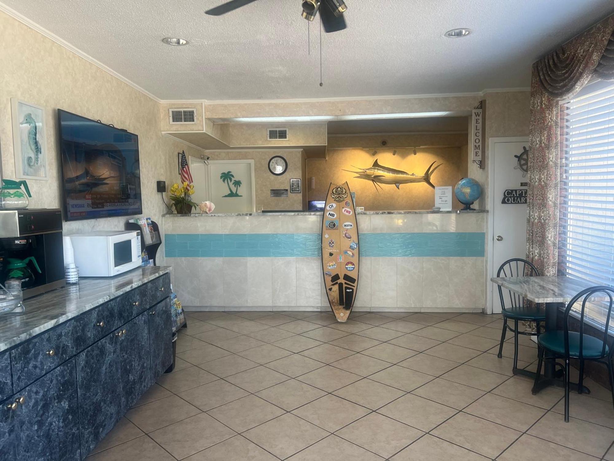 Hole Inn The Wall Hotel - Fort Walton Beach - Sunset Plaza - Nearby Beaches & Hurlburt Eksteriør billede