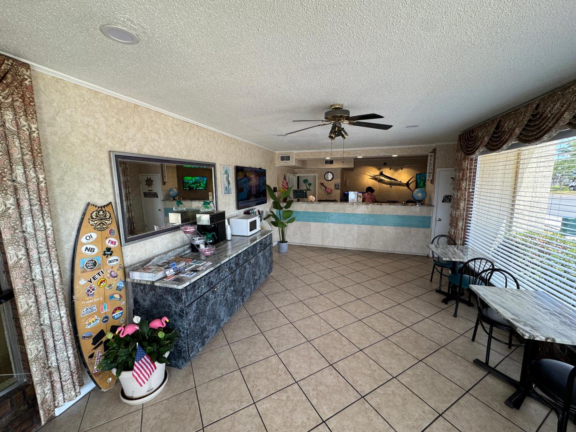 Hole Inn The Wall Hotel - Fort Walton Beach - Sunset Plaza - Nearby Beaches & Hurlburt Eksteriør billede