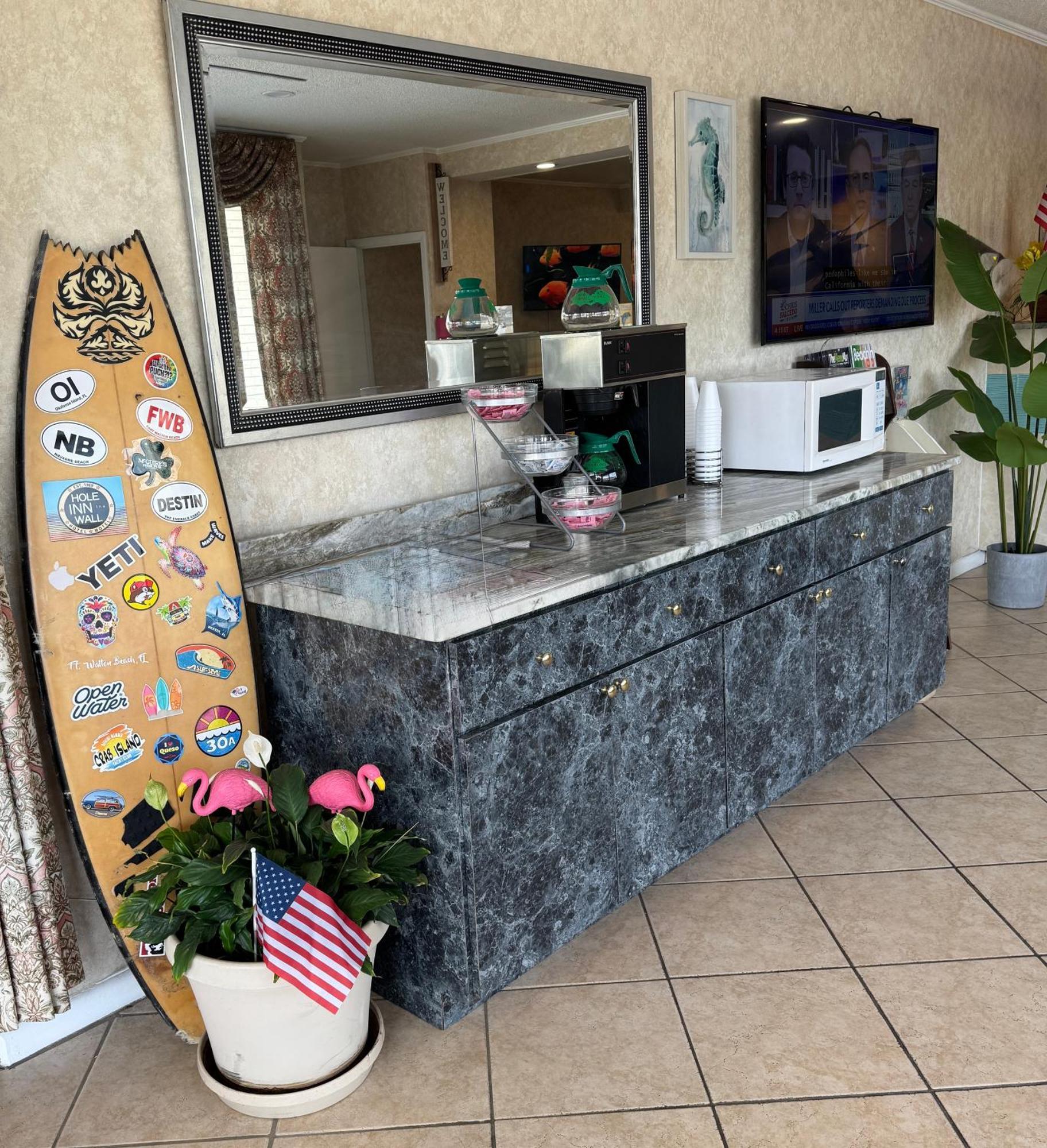 Hole Inn The Wall Hotel - Fort Walton Beach - Sunset Plaza - Nearby Beaches & Hurlburt Eksteriør billede